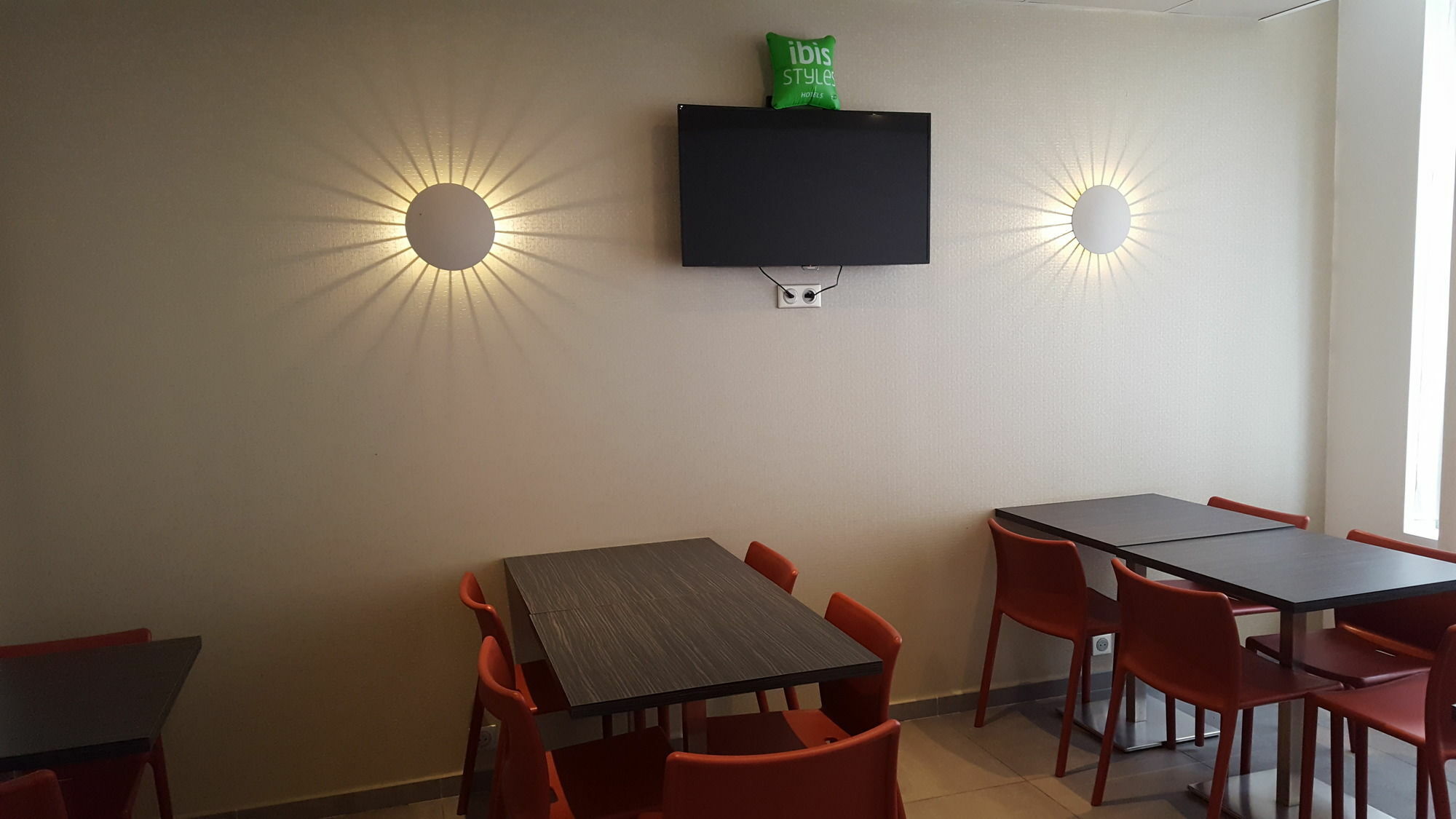 Ibis Styles Paris Pigalle Montmartre Bagian luar foto